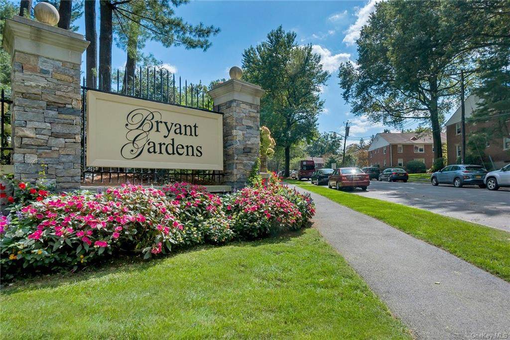 11 Bryant Crescent - Photo 1