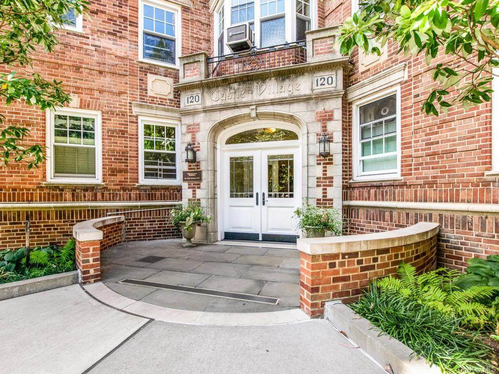 120 Cabrini Boulevard - Photo 1