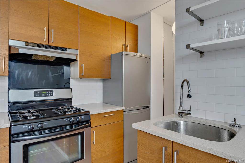 1020 Grand Concourse - Photo 1