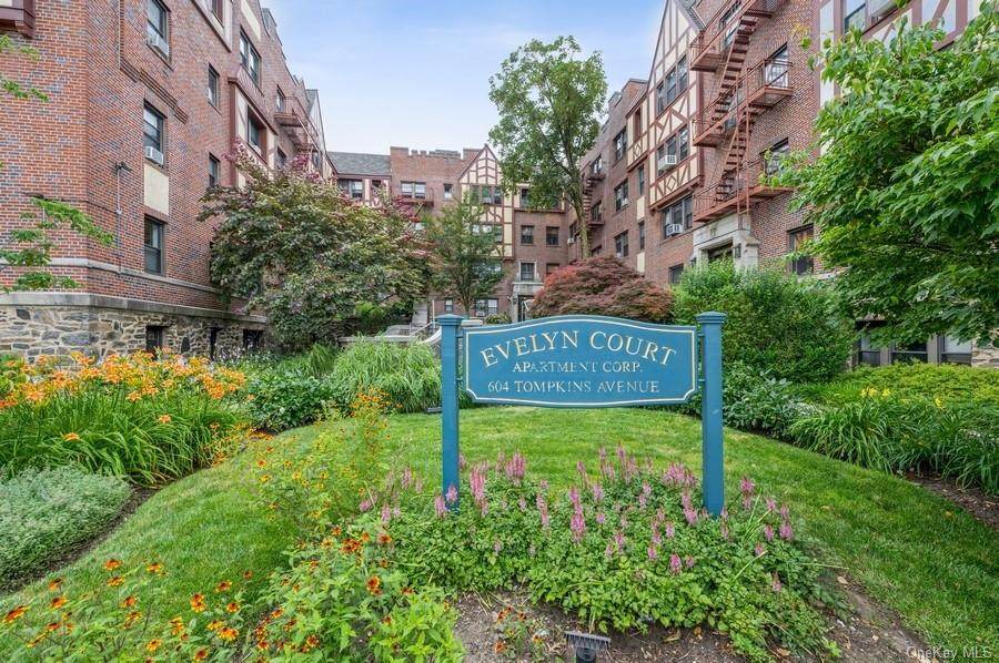 604 Tompkins Avenue - Photo 1