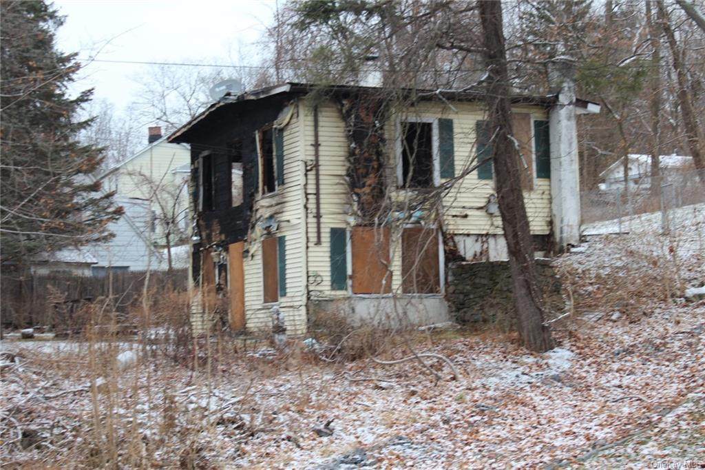 102 Dowling Street - Photo 1