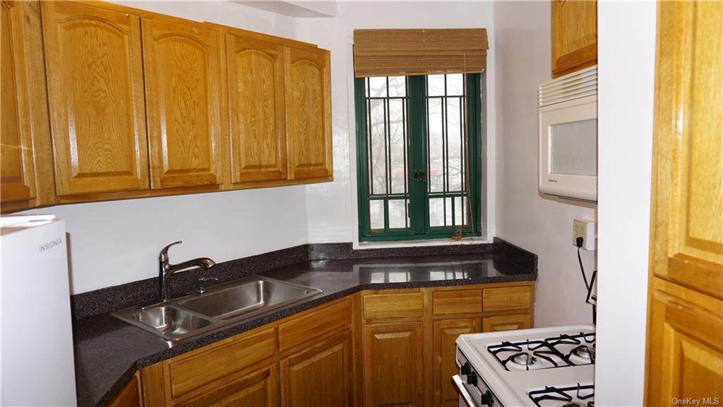 1735 Purdy Street - Photo 1