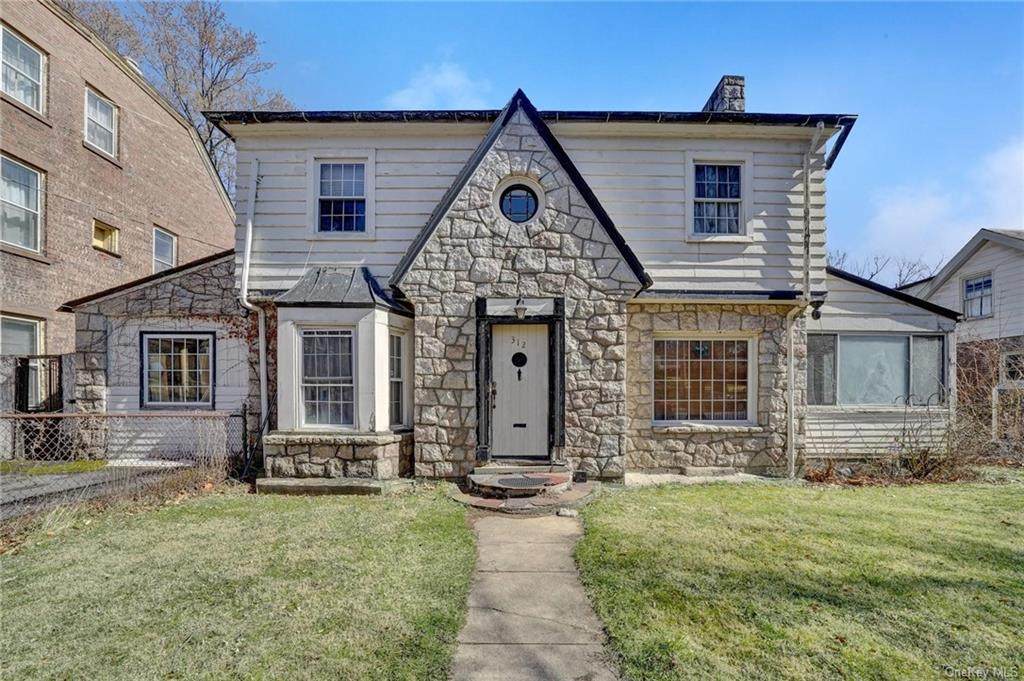 312 Grand Street - Photo 1