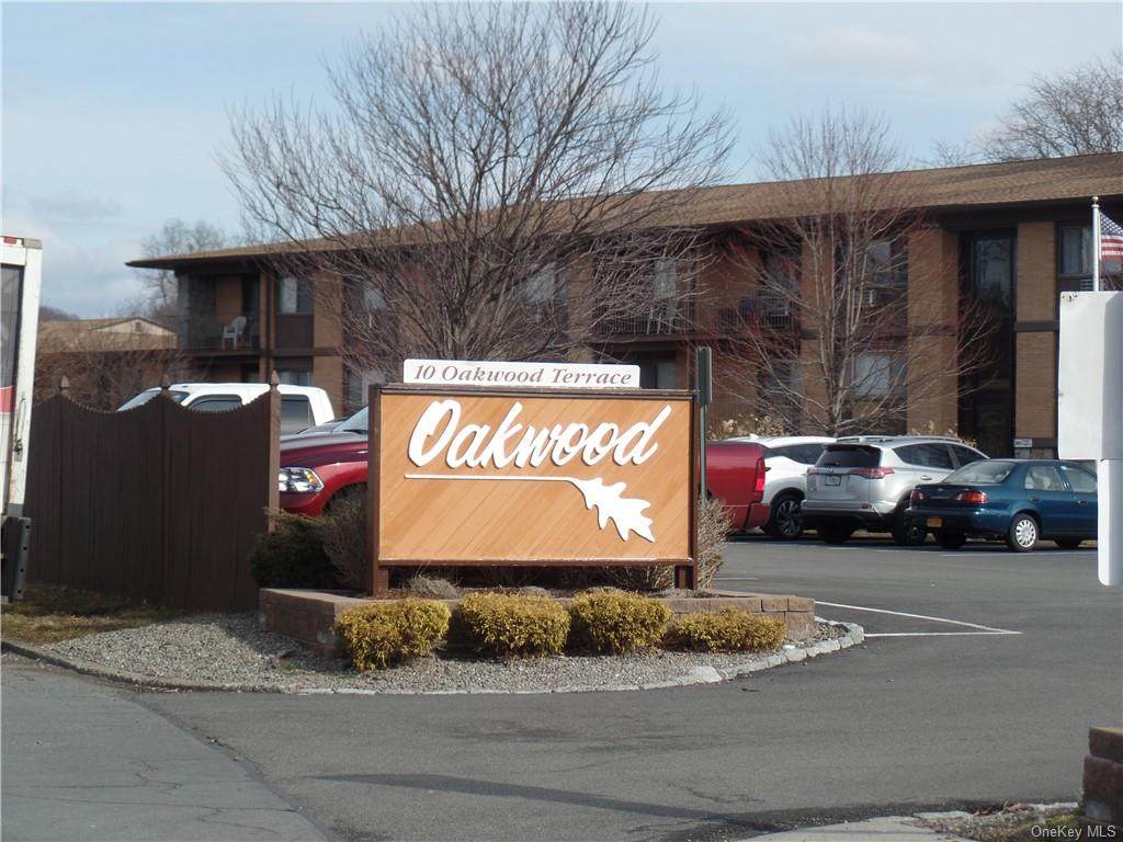 10 Oakwood Terrace - Photo 1