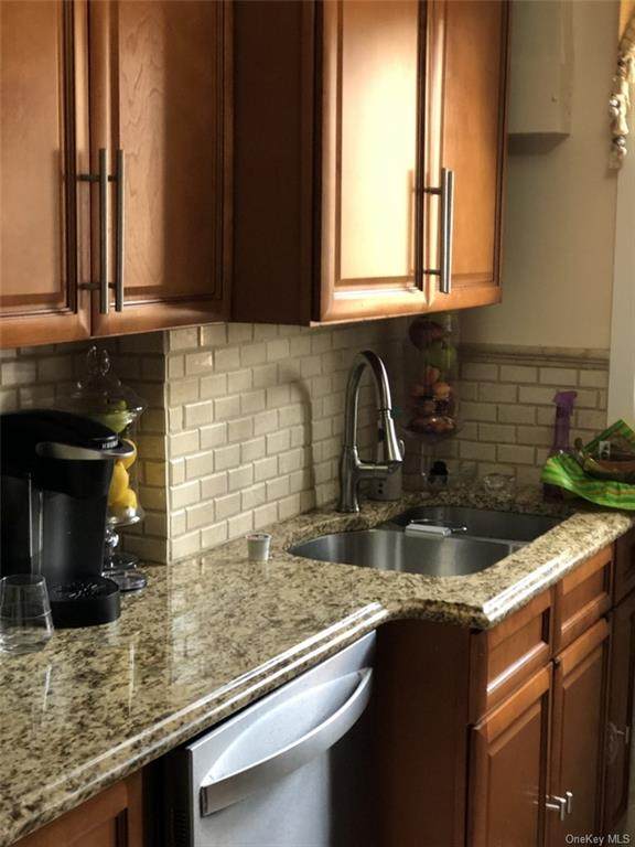 1561 Unionport Road - Photo 1