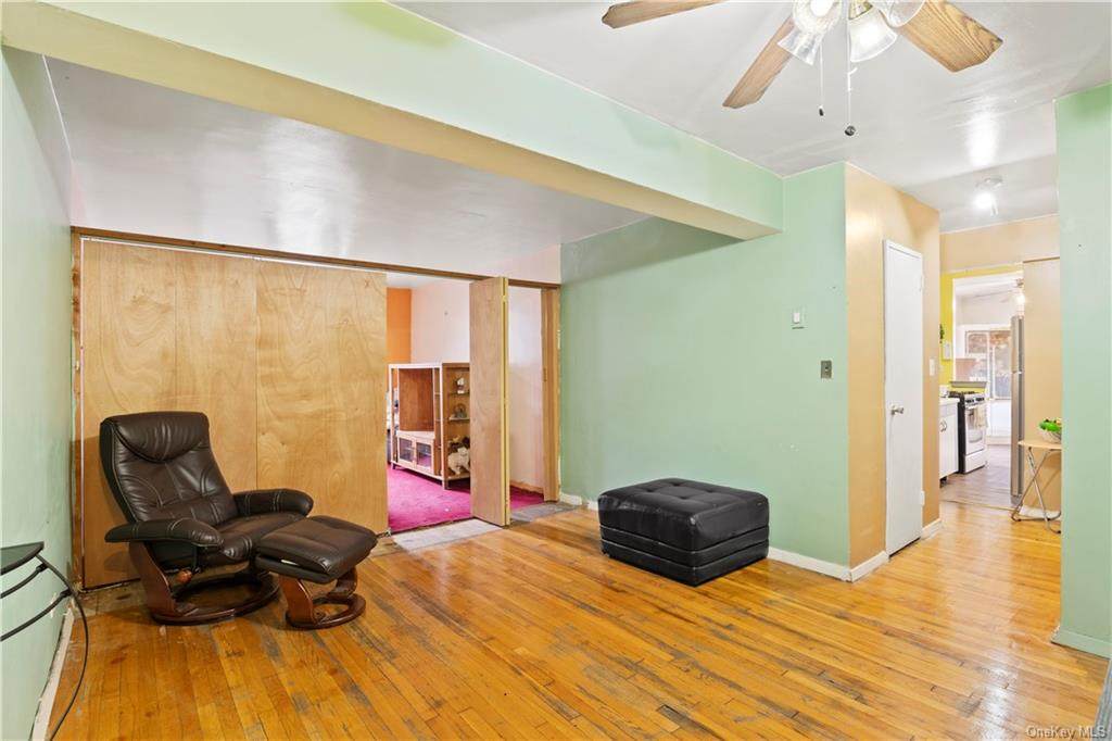 2420 Morris Avenue - Photo 1