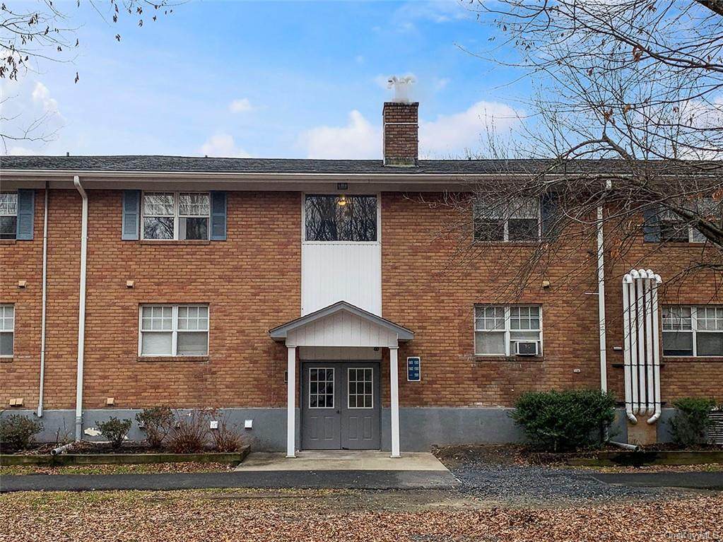 1502 Barclay Manor - Photo 1