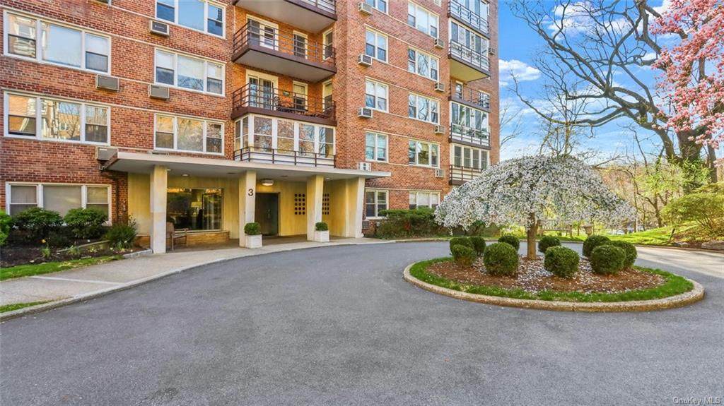 3 Washington Square - Photo 1