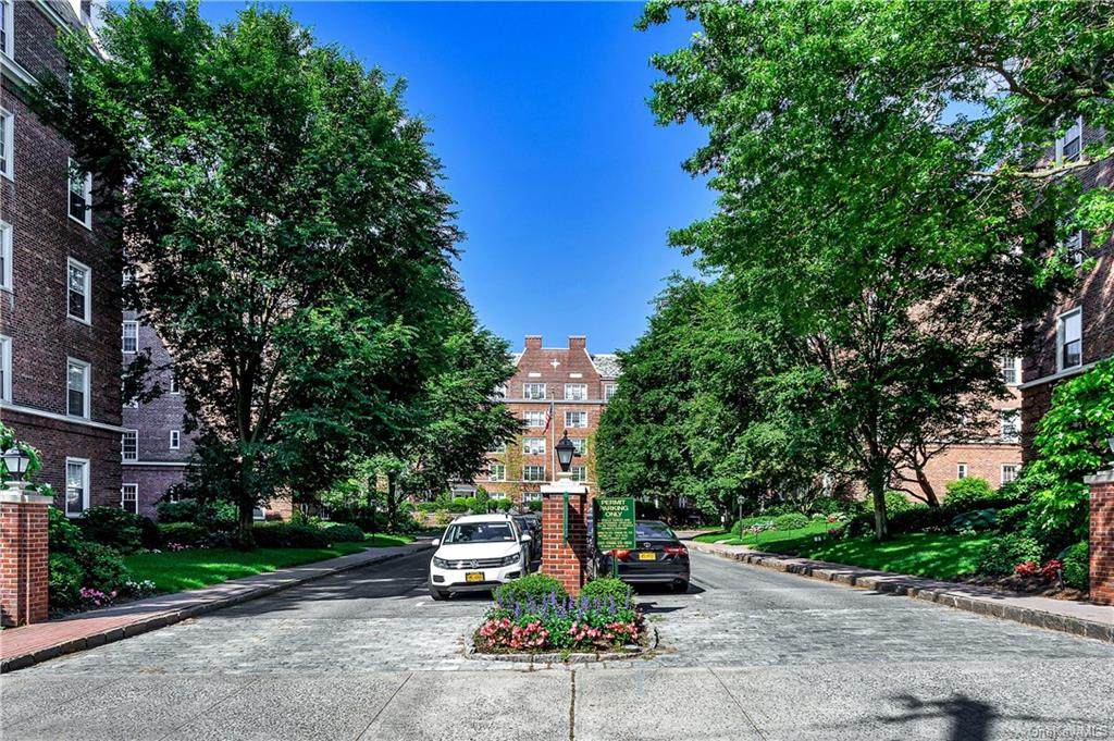 5 Midland Gardens - Photo 1