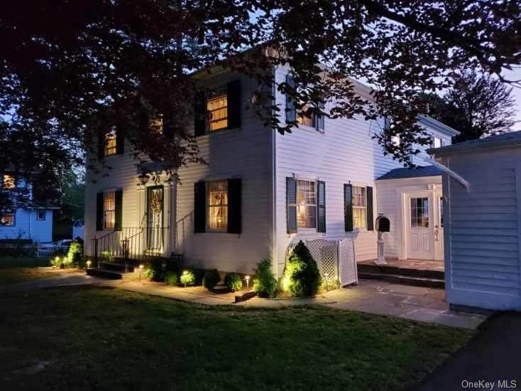 8 Commonwealth Avenue - Photo 1