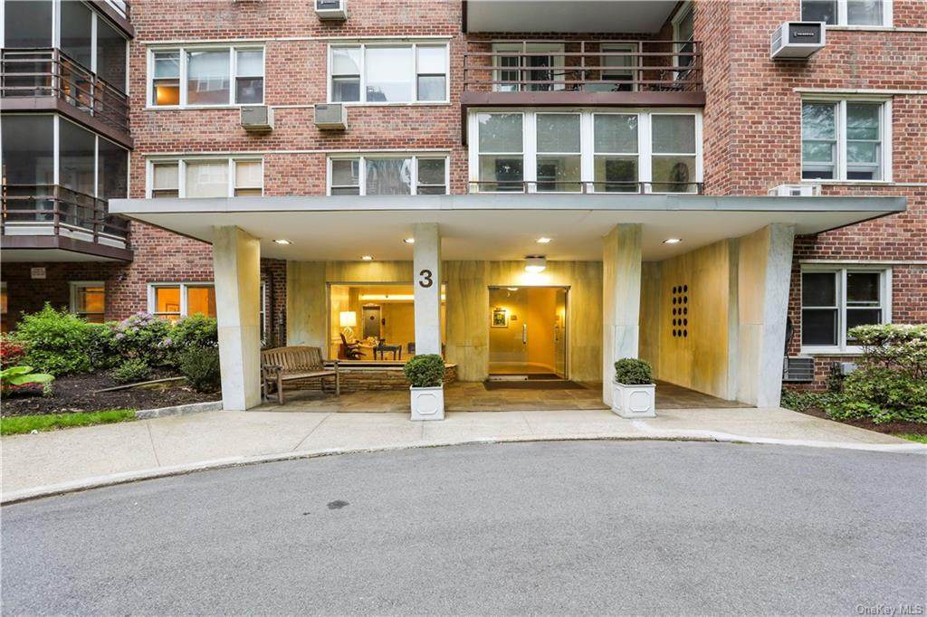 3 Washington Square - Photo 1