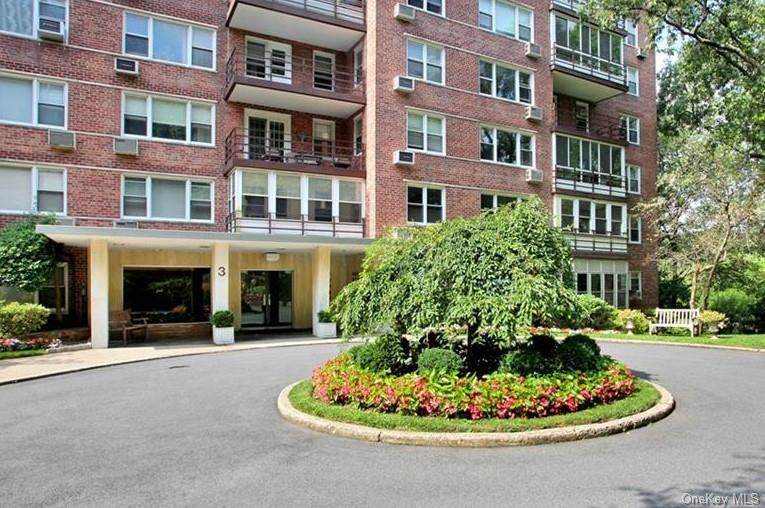 3 Washington Square - Photo 1