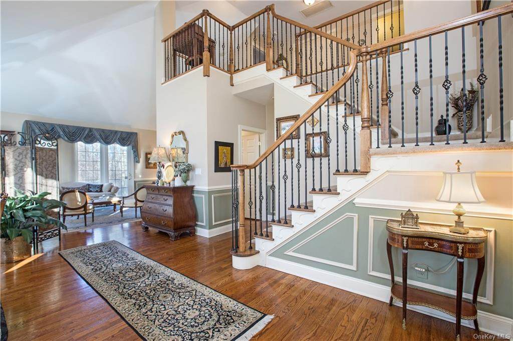 8 Bethpage Court - Photo 1