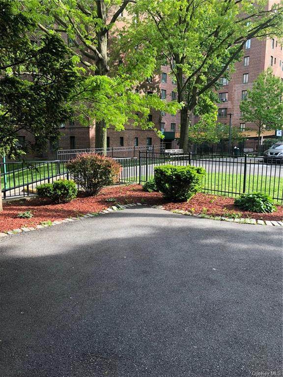 1970 Tremont Avenue - Photo 1