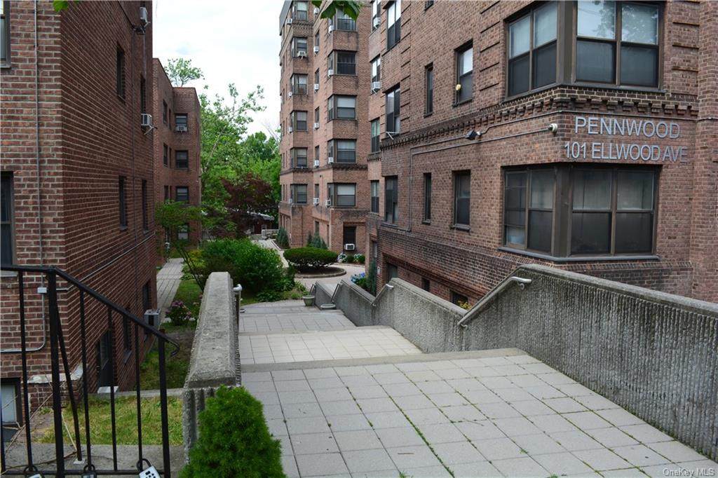 101 Ellwood Avenue - Photo 1