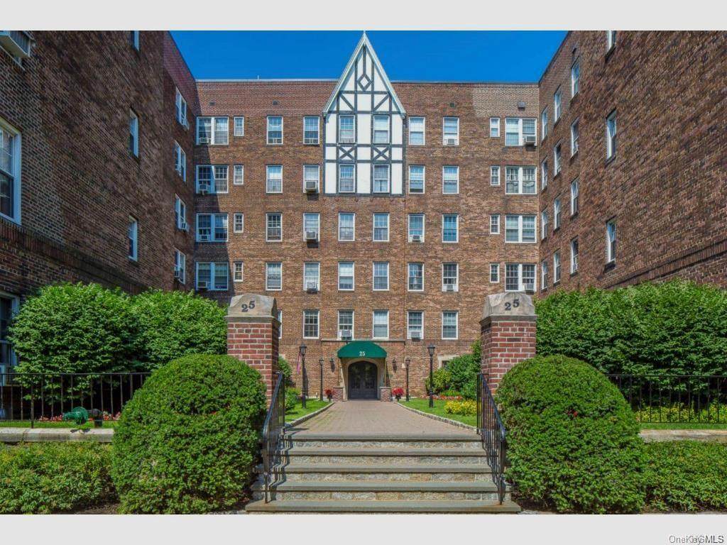 25 Parkview Avenue - Photo 1