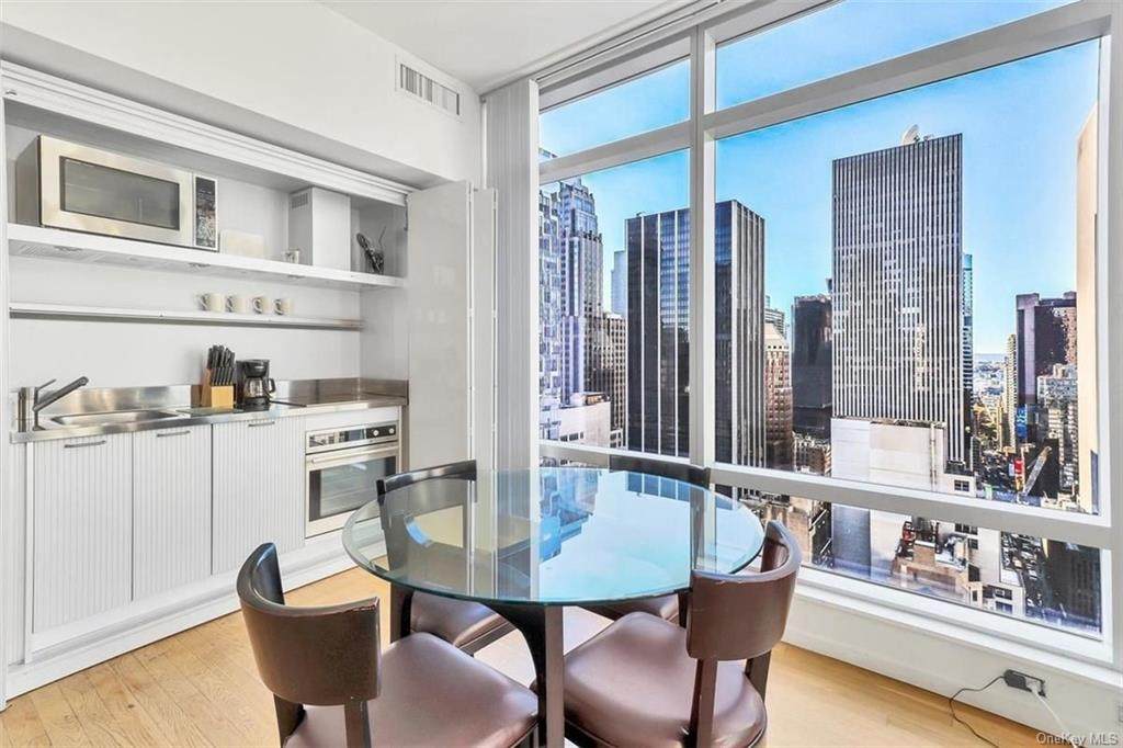 18 48th Street - Photo 1