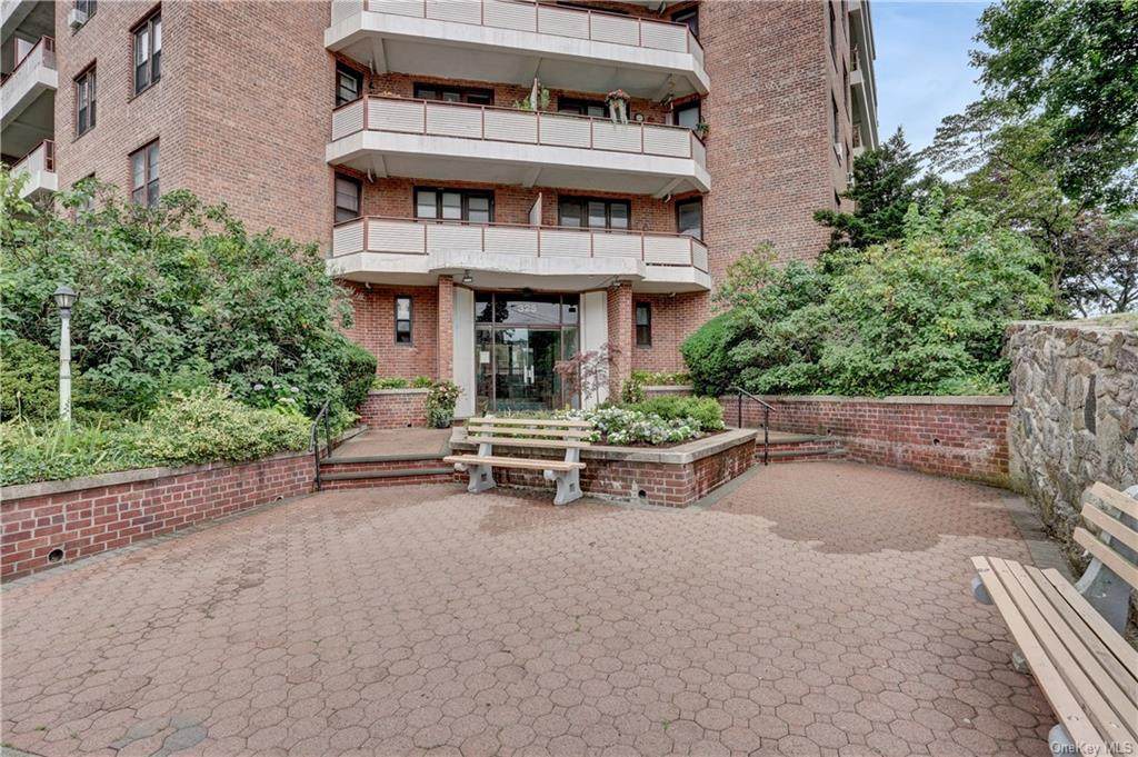 325 King Street - Photo 1