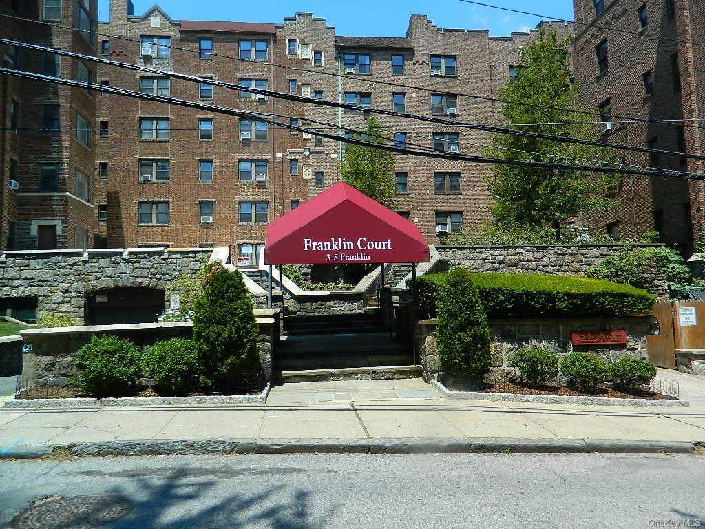 3 Franklin Avenue - Photo 1