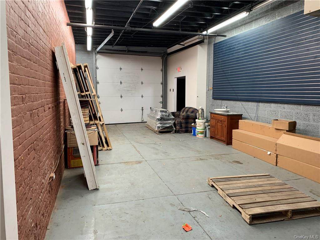 39 Railroad Avenue - Photo 1