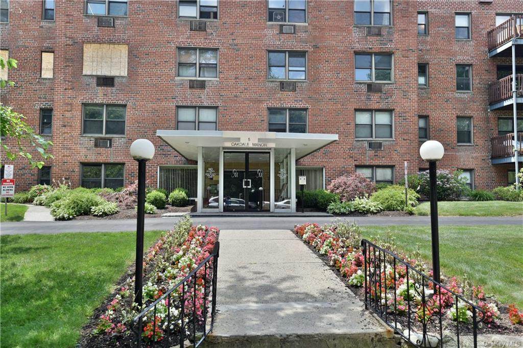 5 Oakdale Manor - Photo 1
