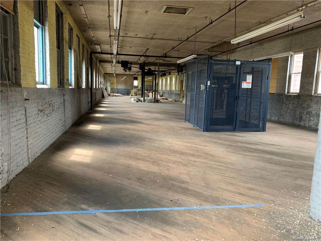 39 Railroad Avenue - Photo 1