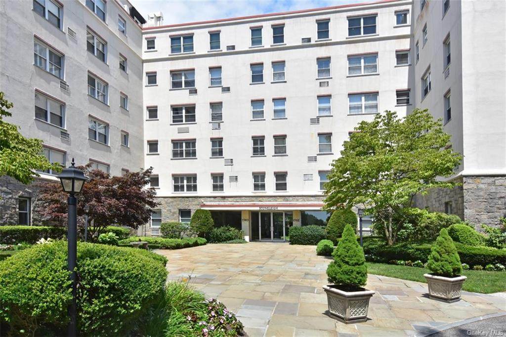2 Stoneleigh - Photo 1