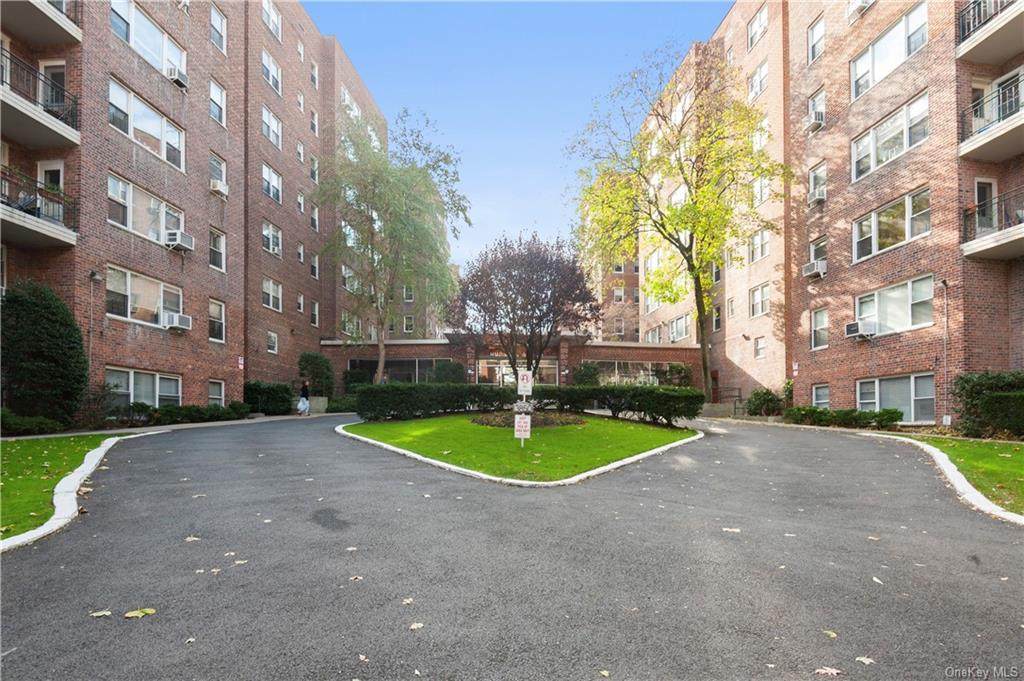 3850 Hudson Manor Terrace - Photo 1