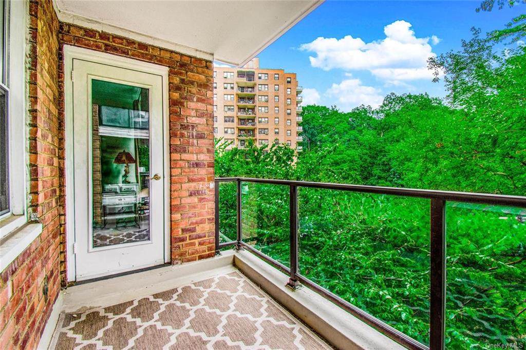 750 Kappock Street - Photo 1