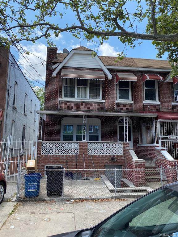 645 Saint Lawrence Avenue - Photo 1