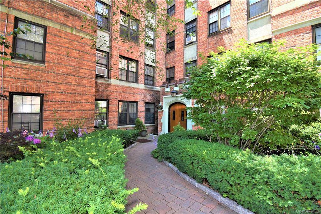 808 Bronx River - Photo 1