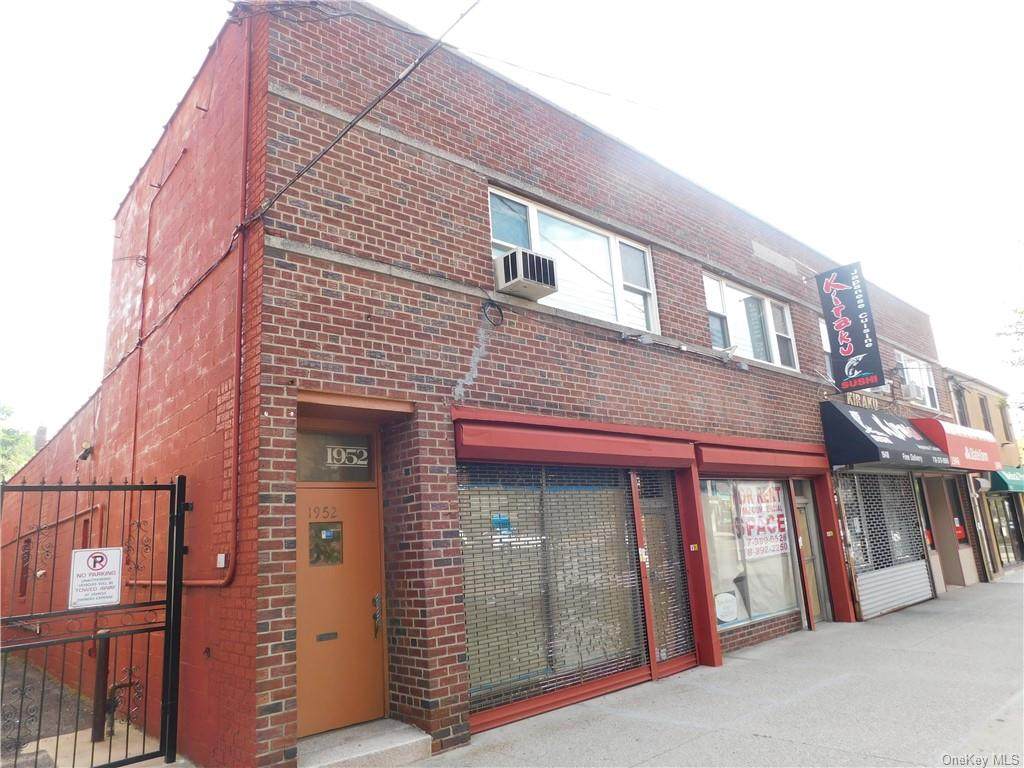 1946 Williamsbridge Road - Photo 1