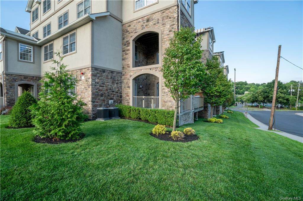 3110 Parkview Drive - Photo 1
