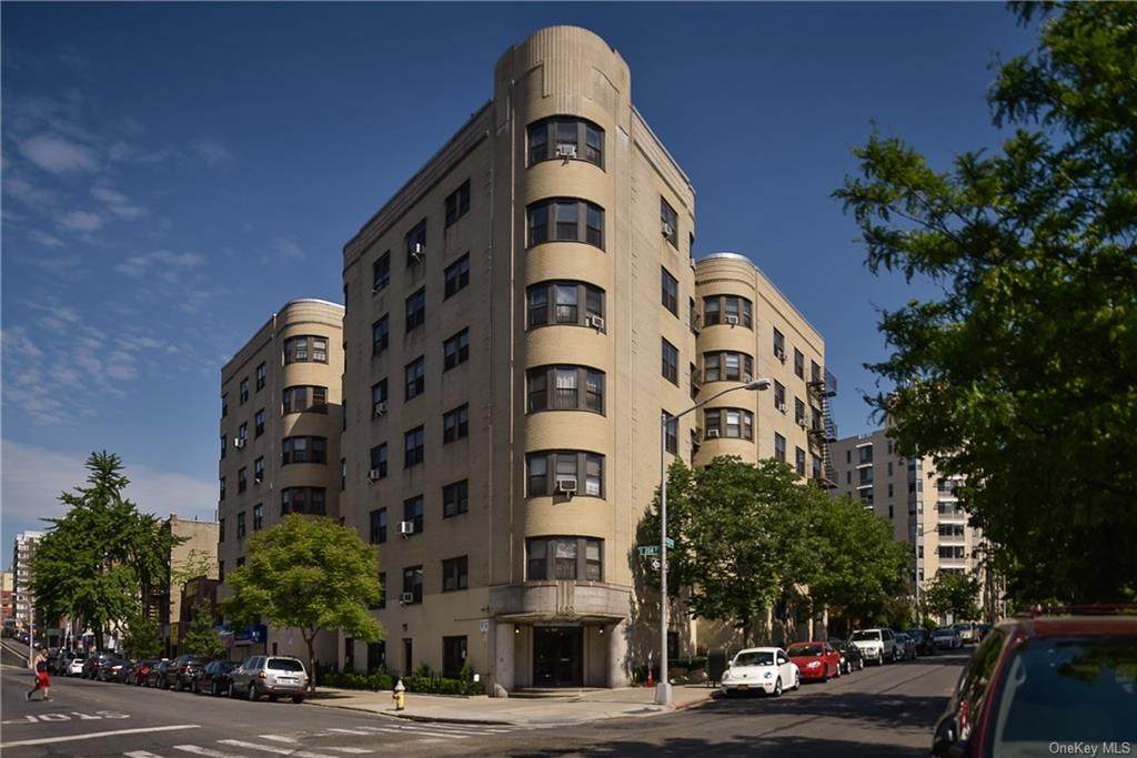 190 Mosholu Parkway - Photo 1