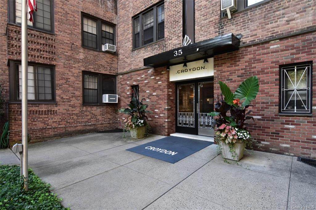 35 Parkview Avenue - Photo 1