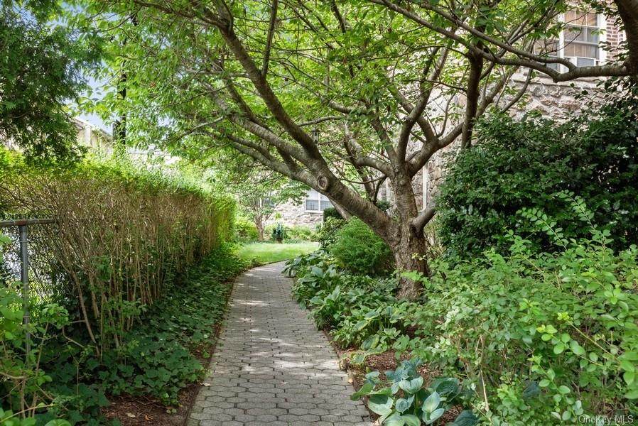 155 Centre Avenue - Photo 1