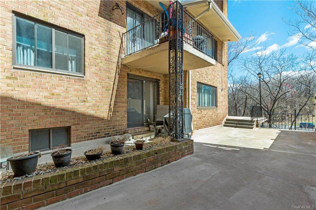 50 Gateway - Photo 1