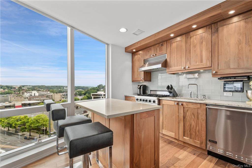 5 Renaissance Square - Photo 1
