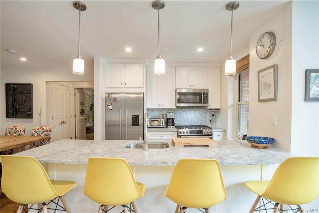 555 Broadway - Photo 1