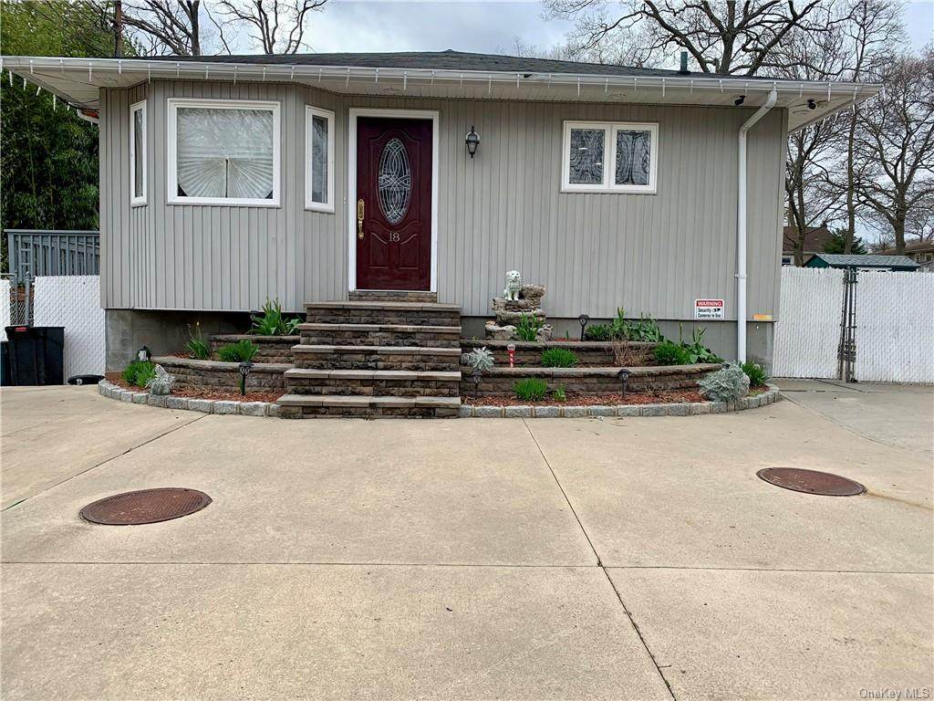 18 Raymond Avenue - Photo 1
