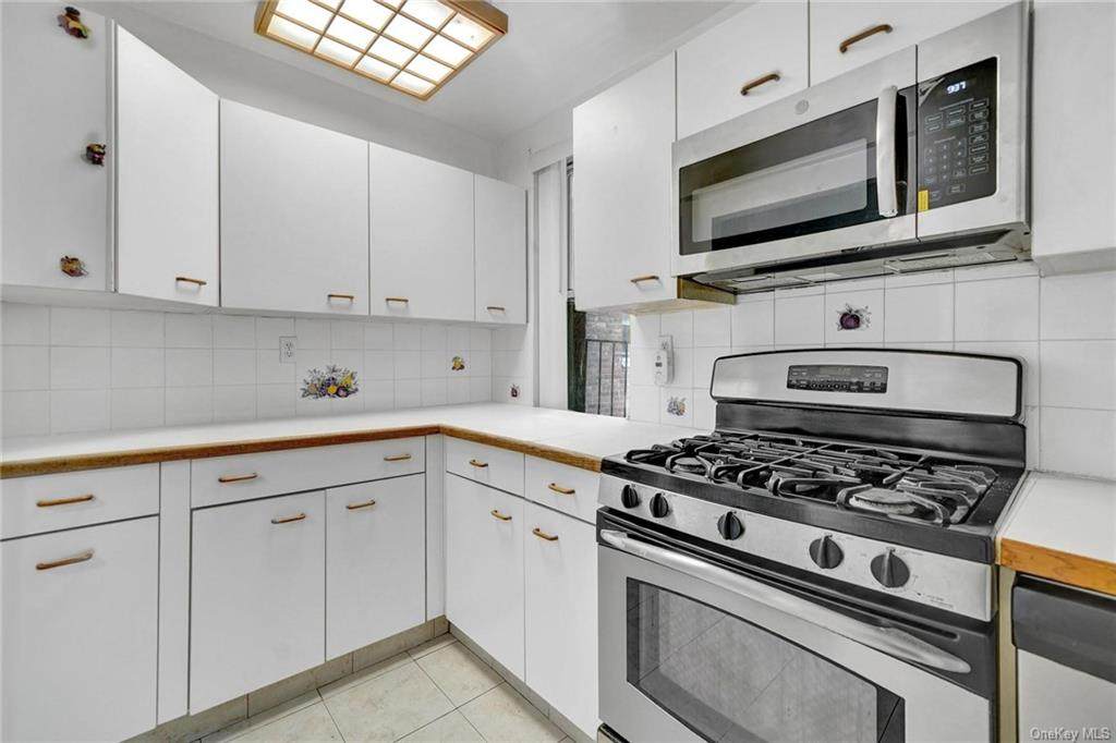 245 Parkview Avenue - Photo 1