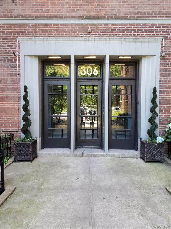306 Mosholu Parkway - Photo 1