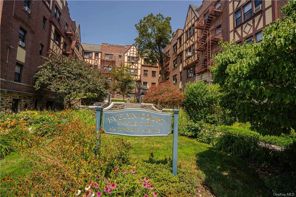 604 Tompkins Avenue - Photo 1
