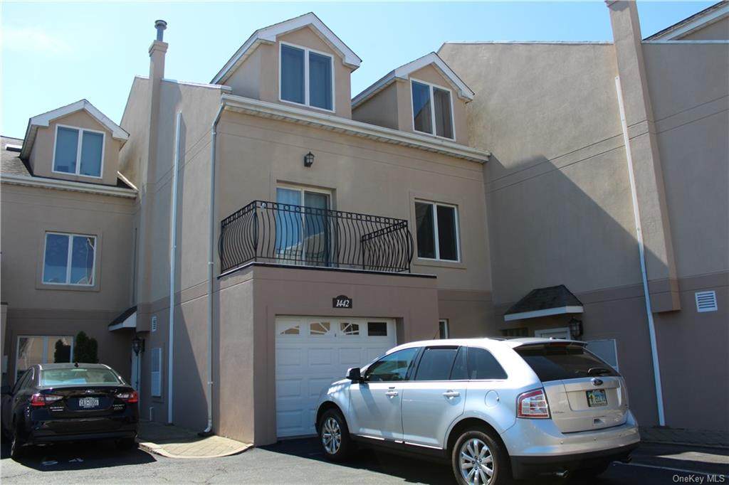 1442 Outlook Avenue - Photo 1