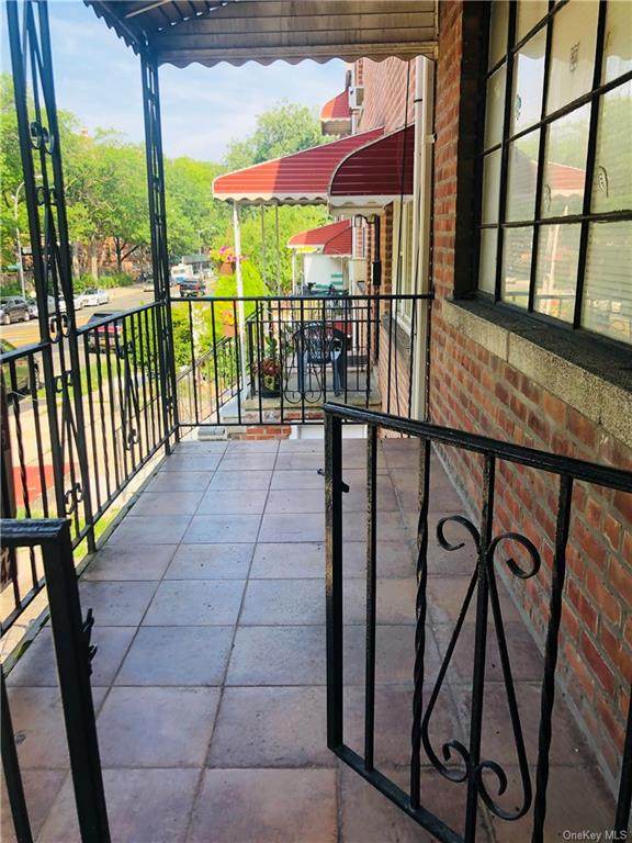 1152 Adee Avenue - Photo 1