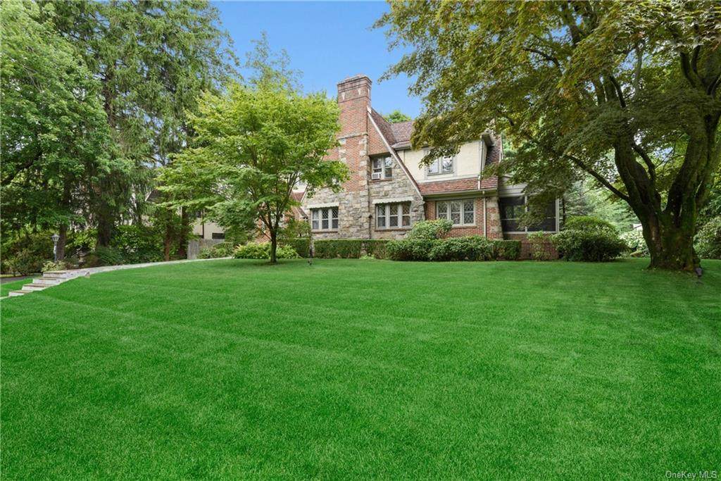 51 Verdun Avenue - Photo 1