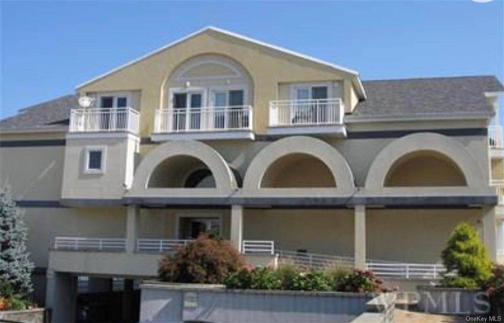 600 Clarence Avenue - Photo 1