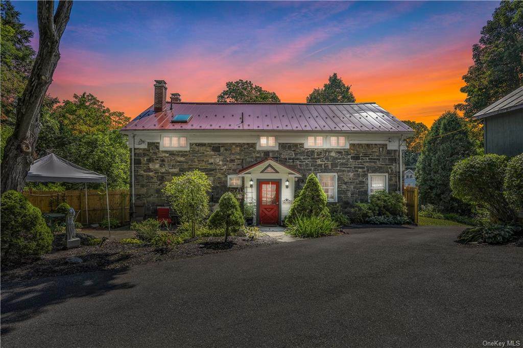 121 Vineyard Avenue - Photo 1