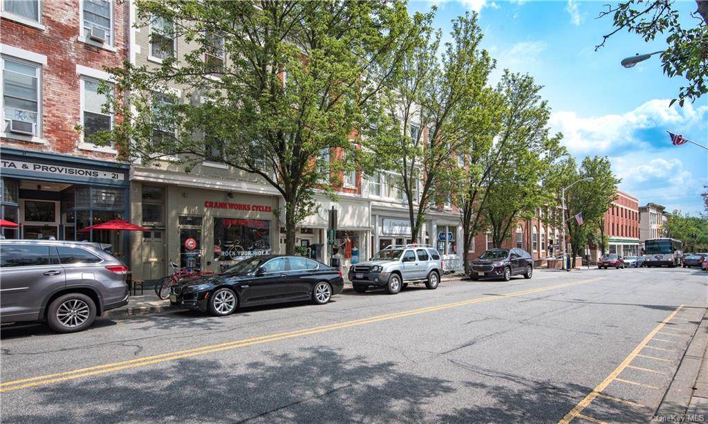 19 Broadway - Photo 1