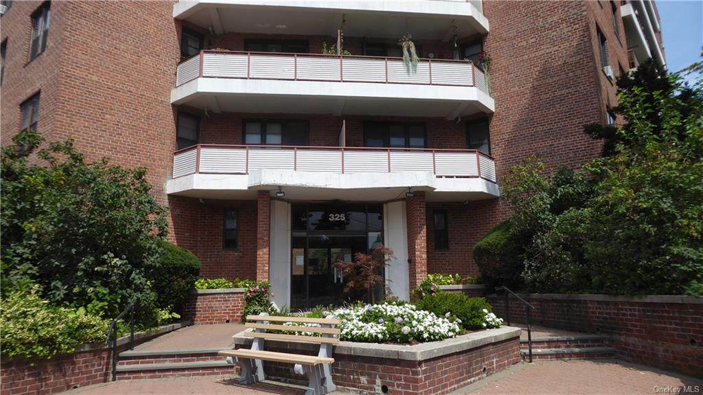 325 King Street - Photo 1